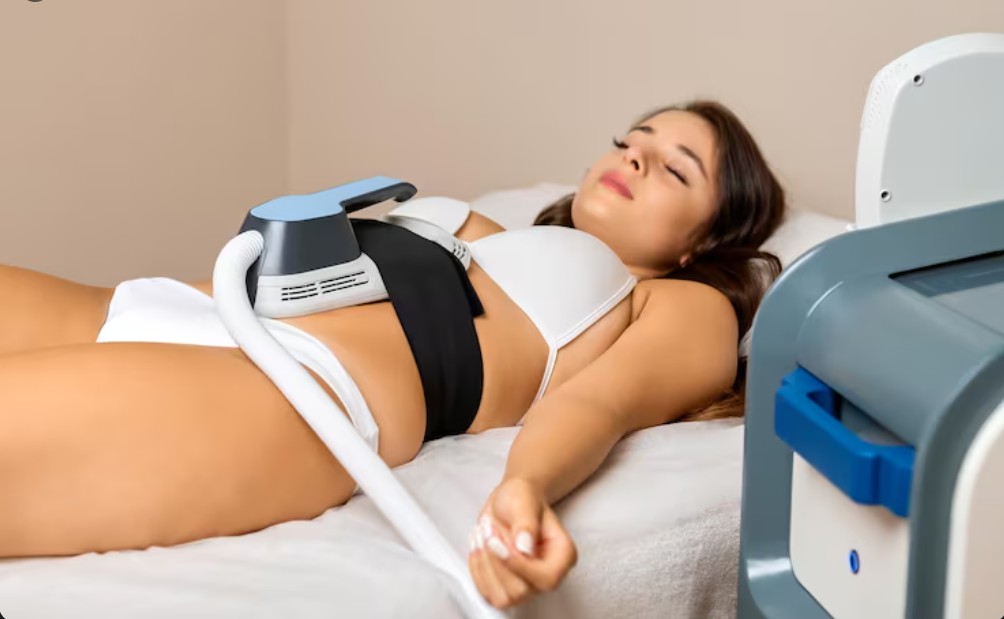 a girl having emsculpt neo in lakewood ranch fl