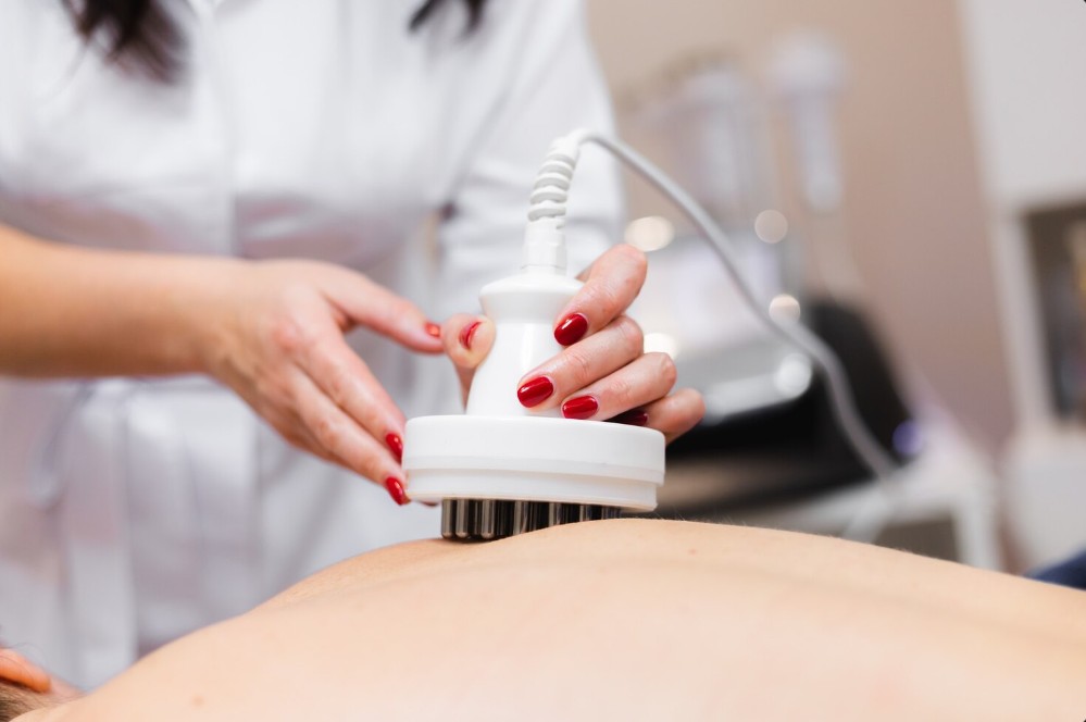 a patient getting a cellulite reduction in apollo beach fl