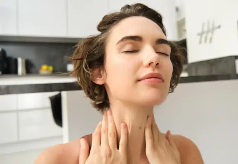 Home vs Clinic Why Devices Differ For Skin Tightening Procedures For Neck (2) Home vs Clinic Why Devices Differ For Skin Tightening Procedures For Neck (2)